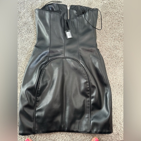 Chic Black Strapless faux Leather Dress - Picture 7 of 8